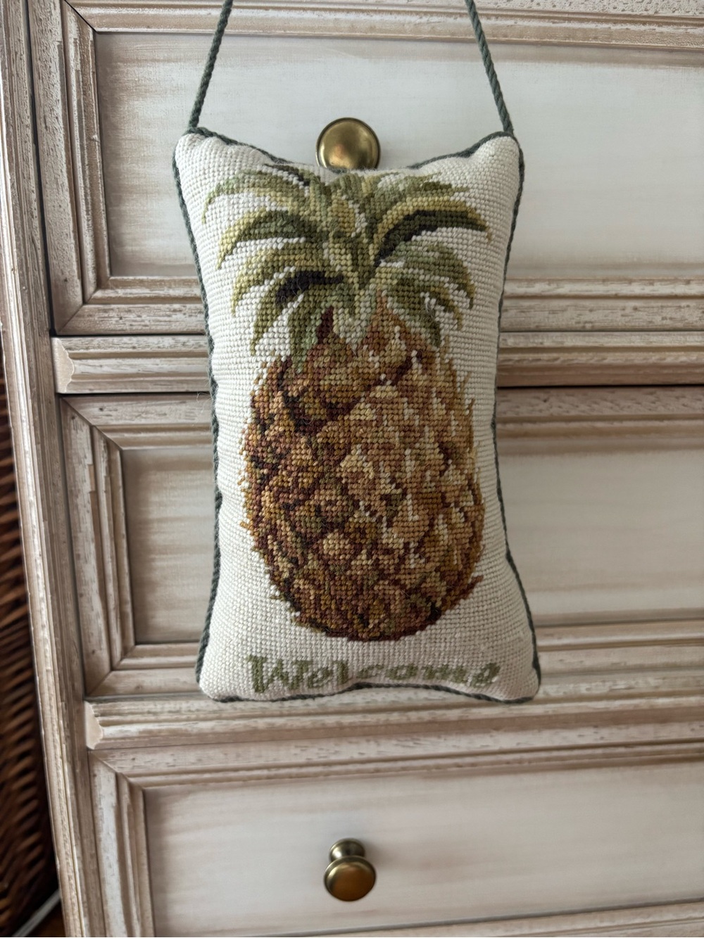 Cottagecore Pineapple Needlepoint Hanging Pillow - Cream & Green
